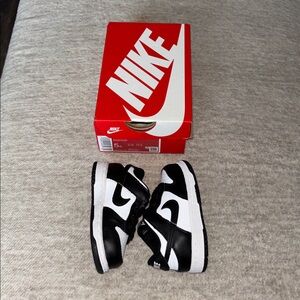 Nike Kids Black and White Sneakers - NIKE DUNK LOW